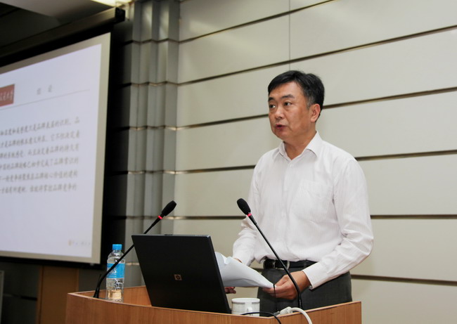 包劍英副總經(jīng)理主持會議