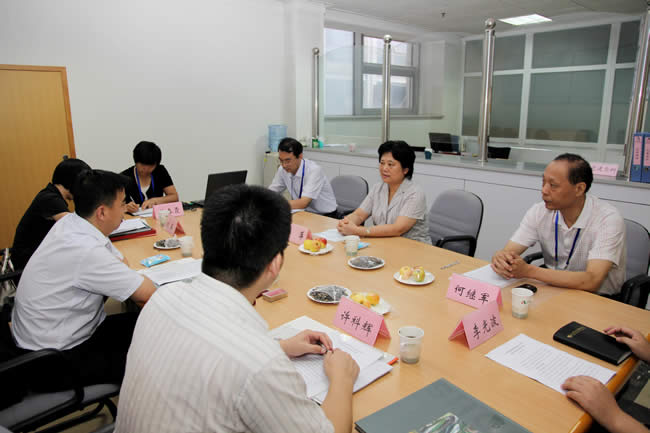 省國資委企業(yè)領(lǐng)導(dǎo)人員管理處副處長葉建軍一行在集團公司聽取匯報