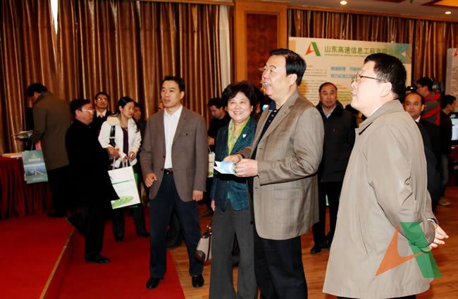 省國資委主任譚成義在集團公司王玉君總經理、李萍副書記的陪同下參觀指導集團公司精細化管理成果展