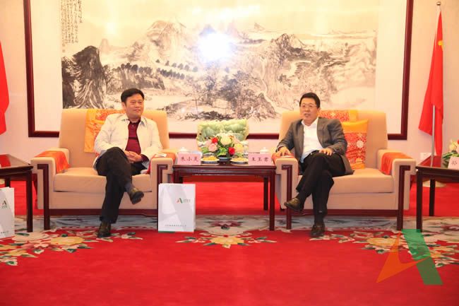 5月10日下午，王玉君總經理會見廣東省人大常委、董事長、黨委書記朱小靈一行