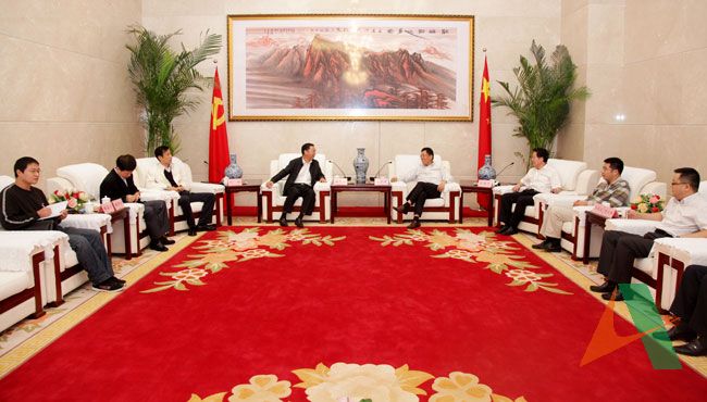 9月19日，王玉君總經理在集團會見了河南交通投資集團副總經理崔元釗一行