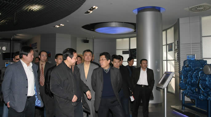 參觀產(chǎn)品展廳