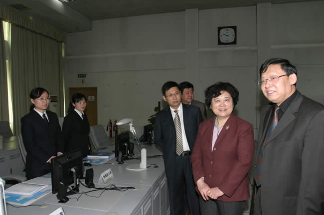 李書記參觀監控調度中心